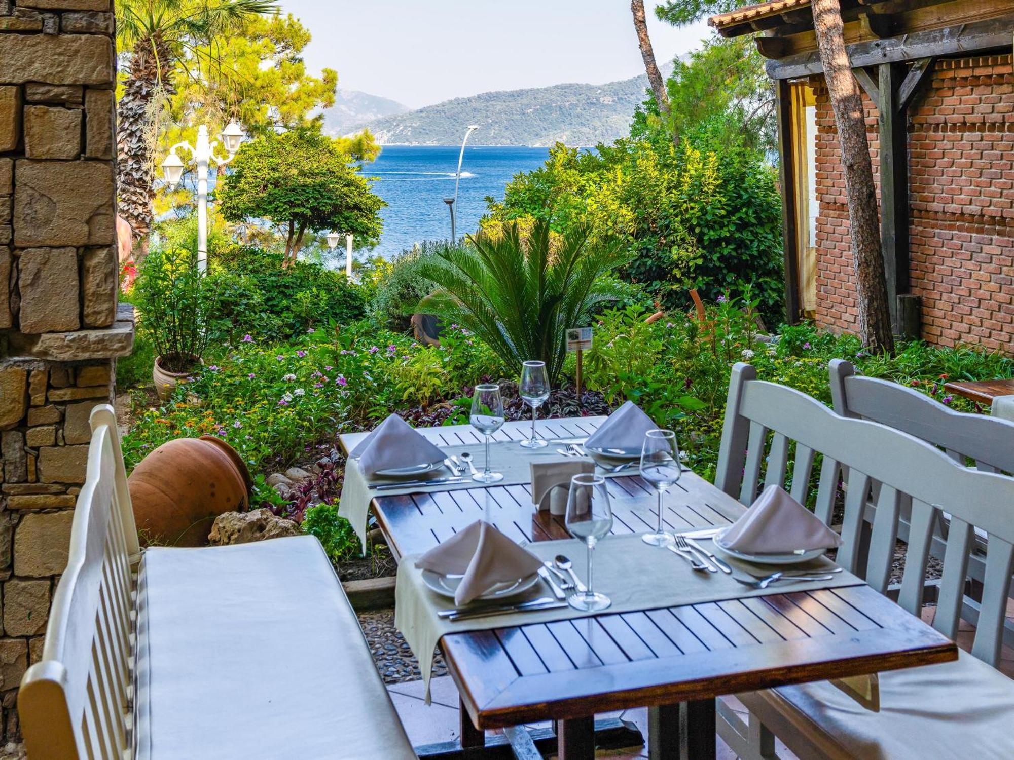 Labranda Mares Marmaris Hotel Dış mekan fotoğraf A restaurant in Bodrum