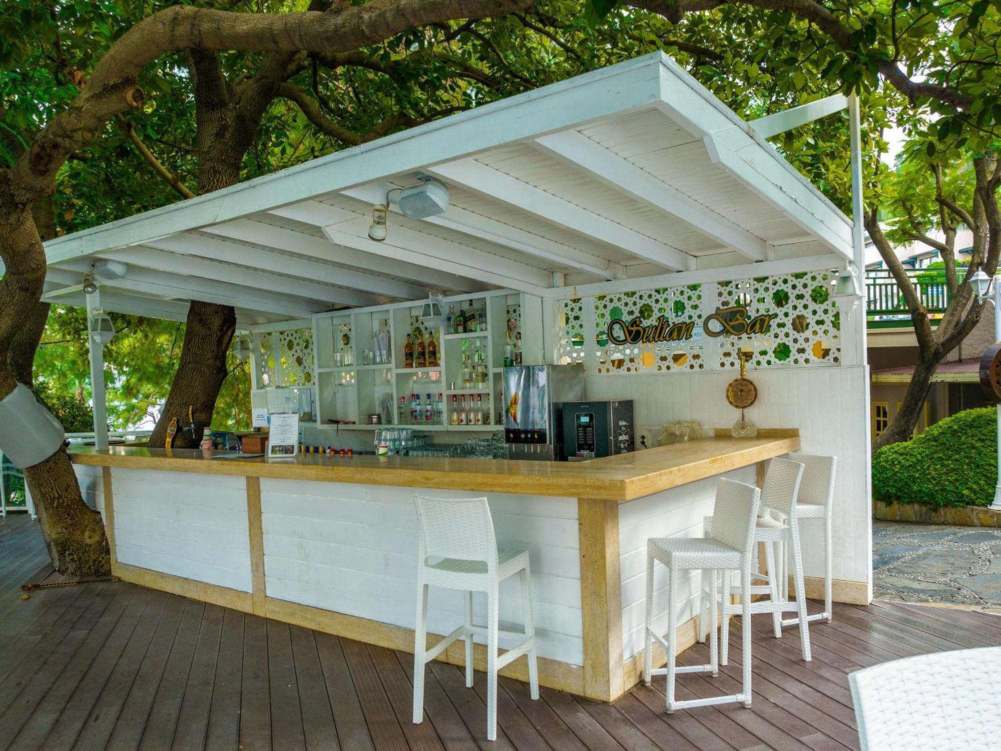 Labranda Mares Marmaris Hotel Dış mekan fotoğraf The bar at the pool