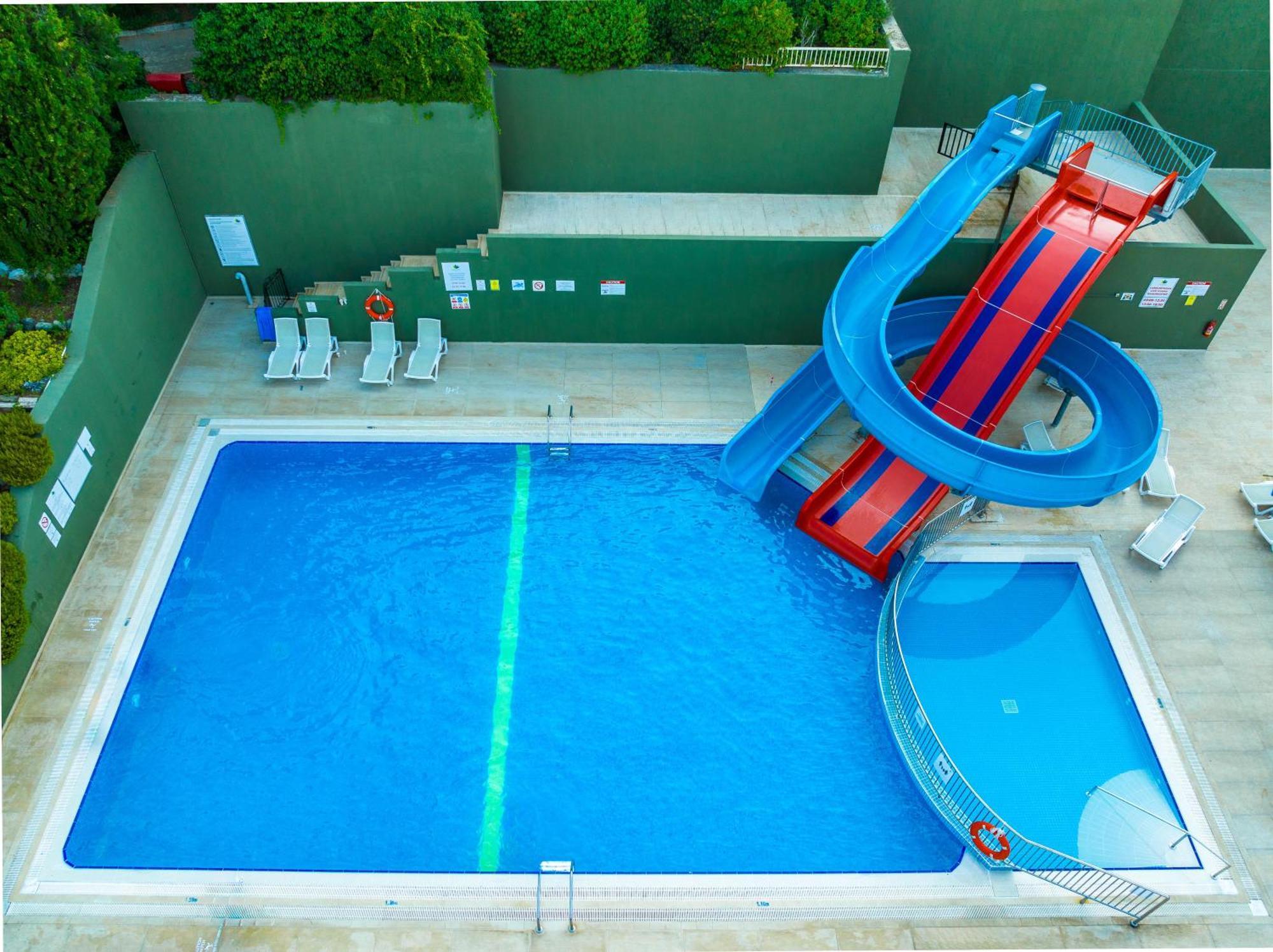 Labranda Mares Marmaris Hotel Dış mekan fotoğraf Aerial view of the swimming pool