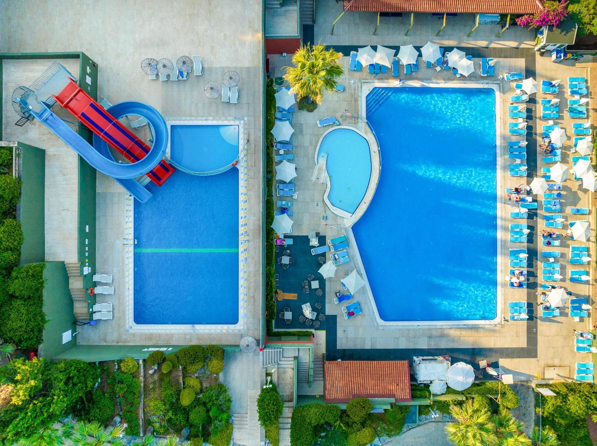 Labranda Mares Marmaris Hotel Dış mekan fotoğraf Aerial view of the swimming pool