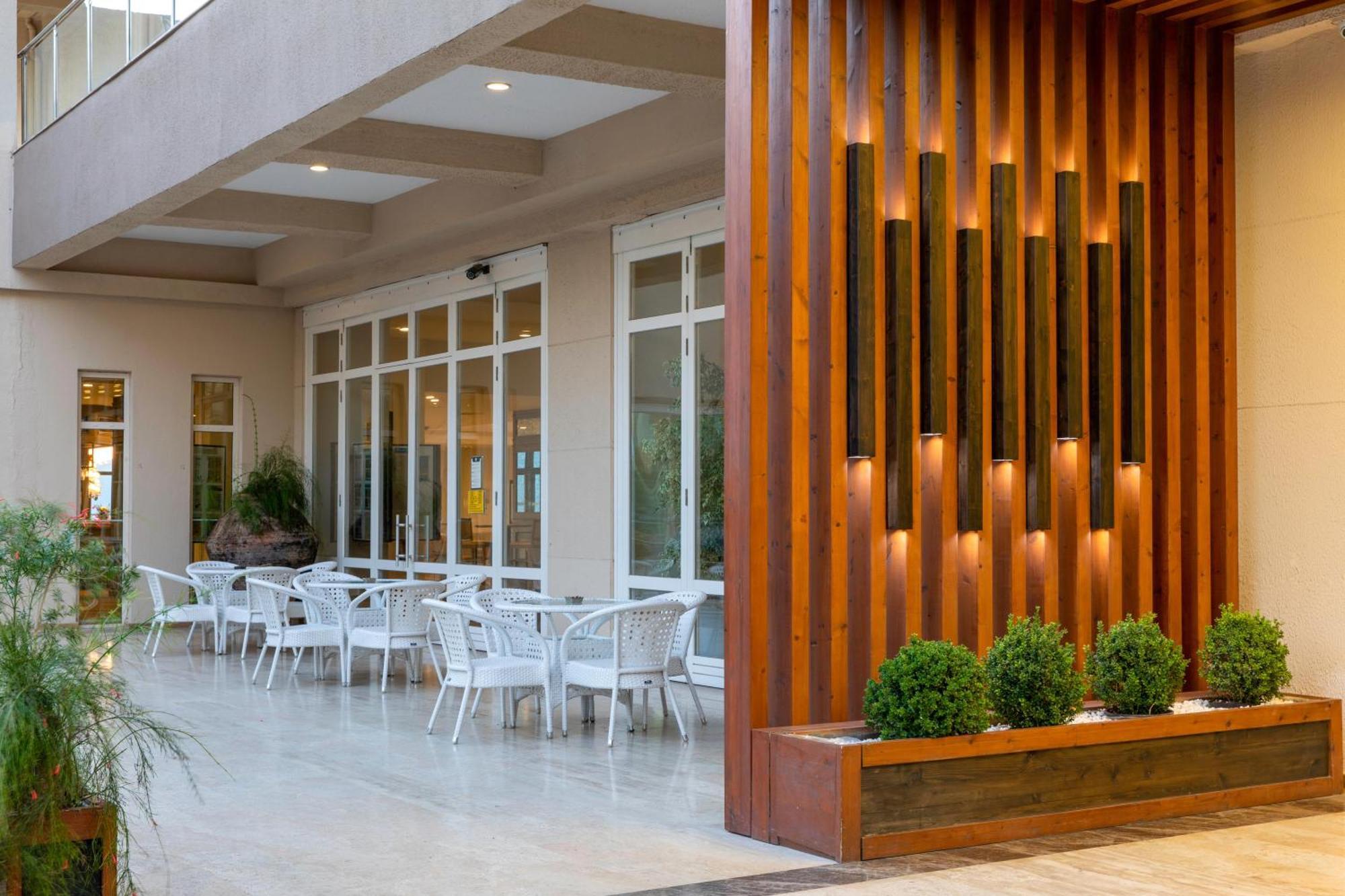 Labranda Mares Marmaris Hotel Dış mekan fotoğraf The interior of the mall