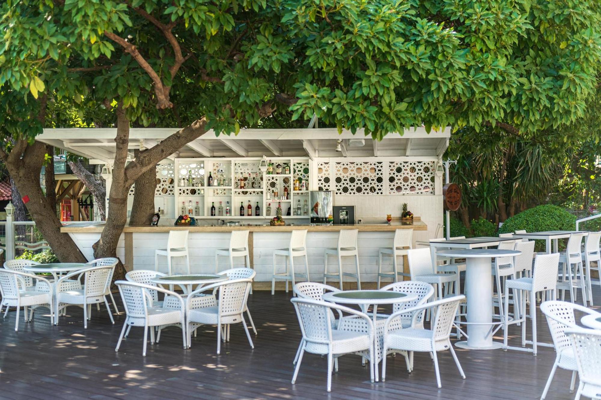 Labranda Mares Marmaris Hotel Dış mekan fotoğraf The bar at the Athens Conservatory