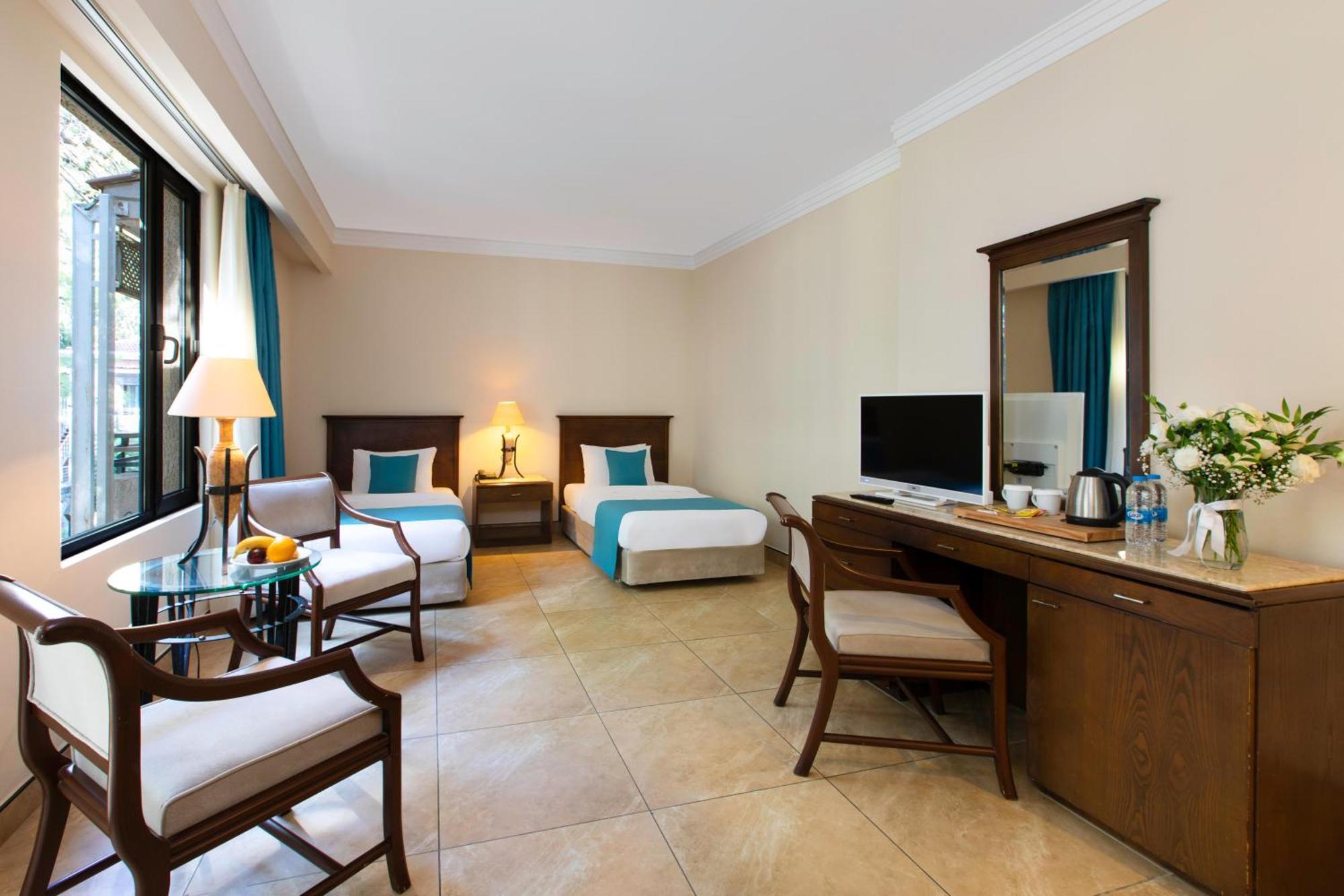 Labranda Mares Marmaris Hotel Dış mekan fotoğraf A room at the hotel