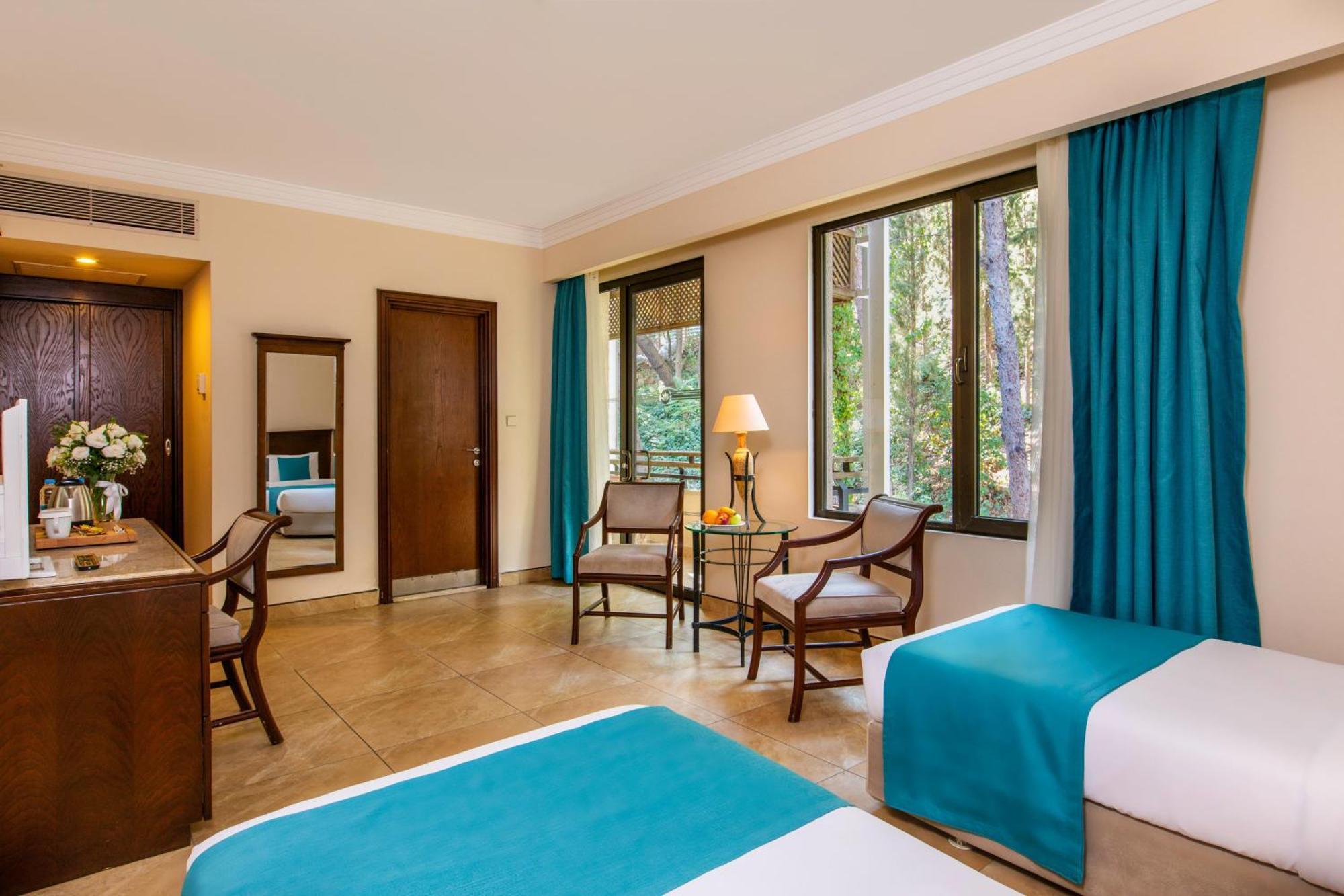Labranda Mares Marmaris Hotel Dış mekan fotoğraf A room at the hotel