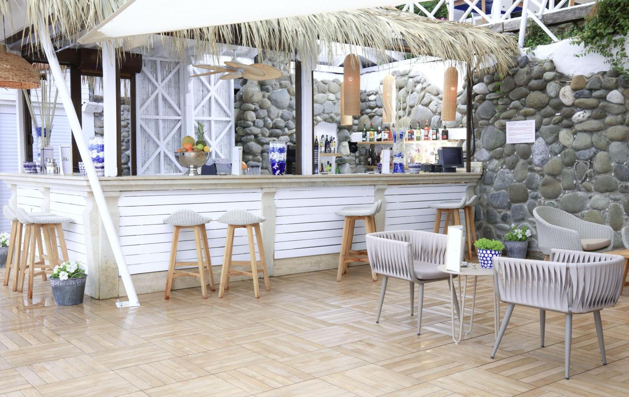 Labranda Mares Marmaris Hotel Dış mekan fotoğraf The bar at the pool