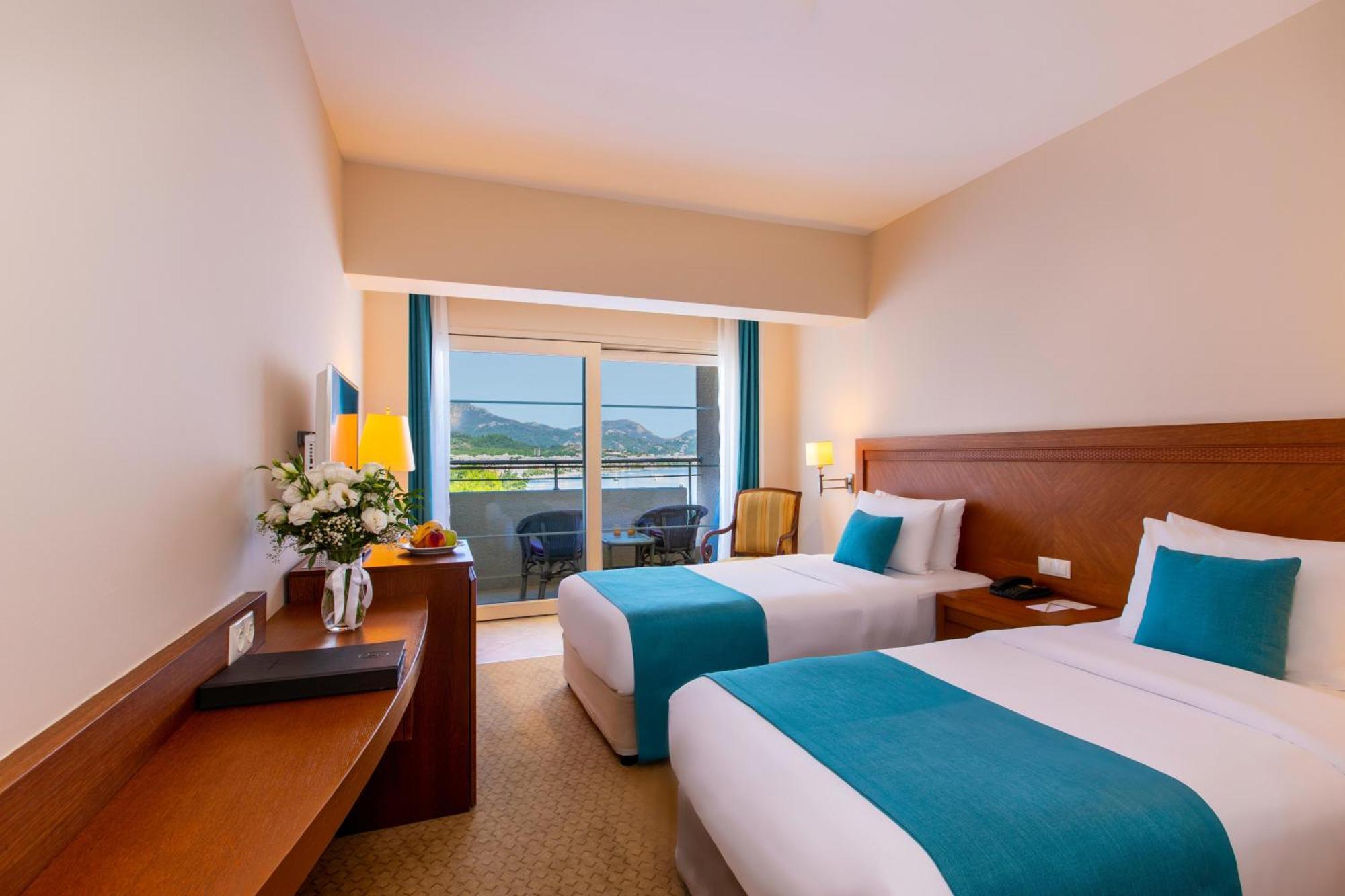 Labranda Mares Marmaris Hotel Dış mekan fotoğraf A room at the hotel