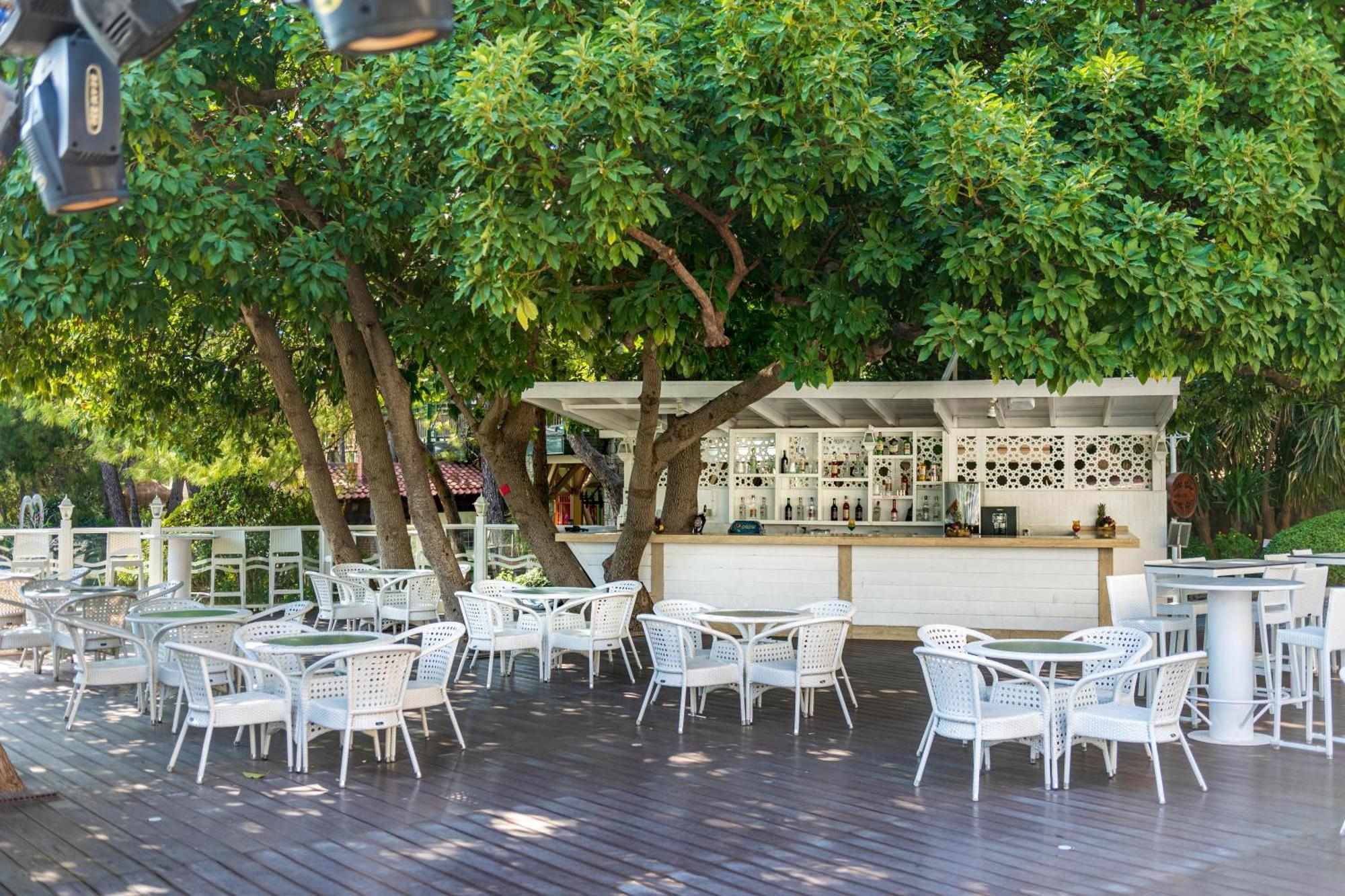 Labranda Mares Marmaris Hotel Dış mekan fotoğraf The bar at the top of the observation tower