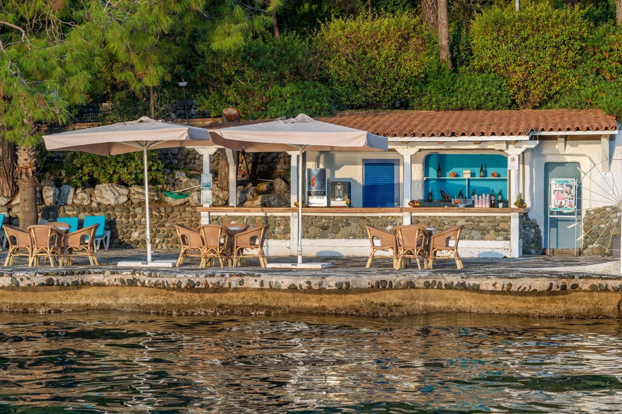 Labranda Mares Marmaris Hotel Dış mekan fotoğraf A beach bar in Greece